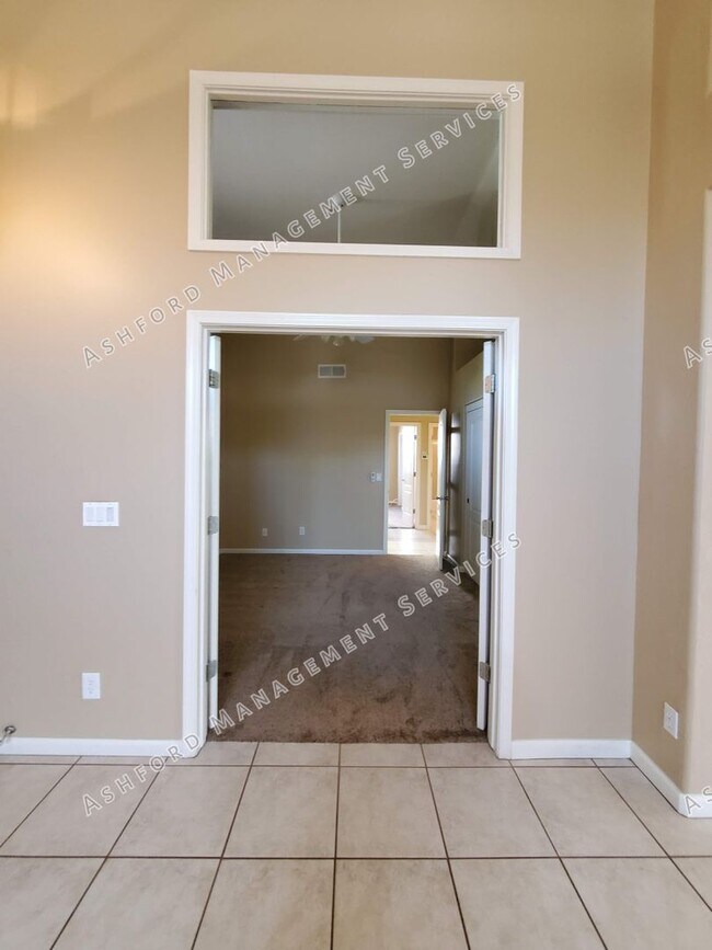 Building Photo - 3 BEDROOM WITH POOL NORTH SCOTTSDALE
