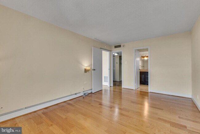 Building Photo - 6800 Fleetwood Rd
