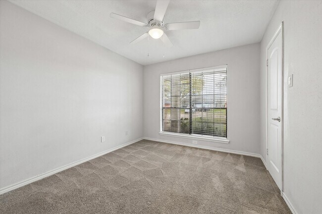 Building Photo - 2209 Aberdeen Dr