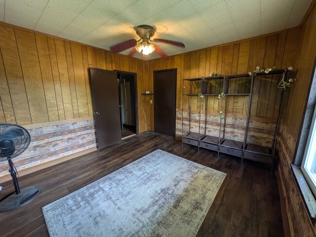 Building Photo - 405 S Skaggs Rd
