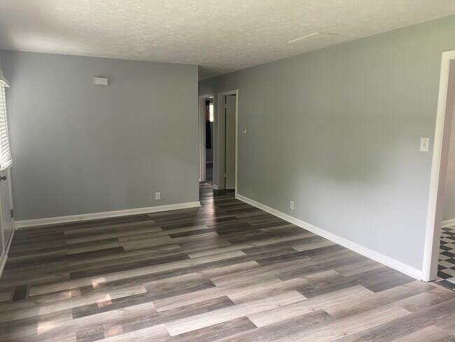 Building Photo - 919 W Auman Dr