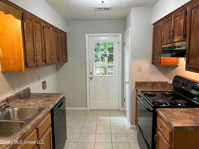Building Photo - 2900 Brachton Cove W