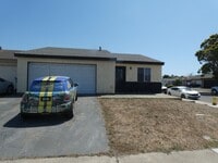 Building Photo - Cozy 2 bedroom 2 bath House with 2 Car Garage