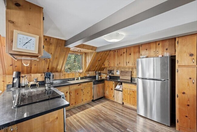 Building Photo - 223 Rainbow Canyon Blvd