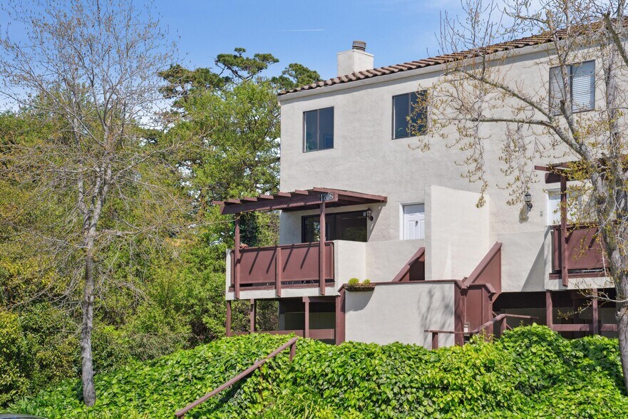 Building Photo - 1706 Dalessi Dr