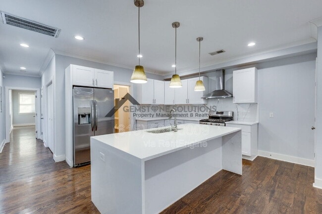 Building Photo - 628 Shelby Ave