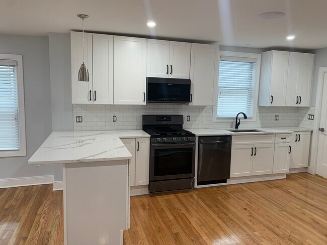 Building Photo - 115 Shore Dr