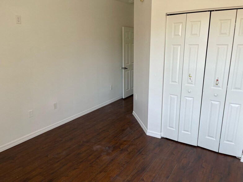 Building Photo - 4189 Crystal Lake Dr