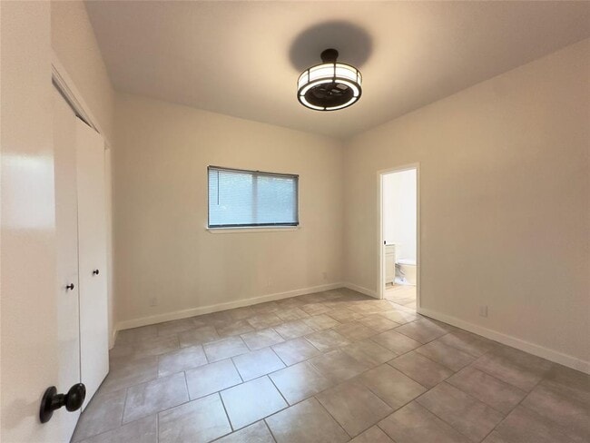 Building Photo - 5504 Montview St