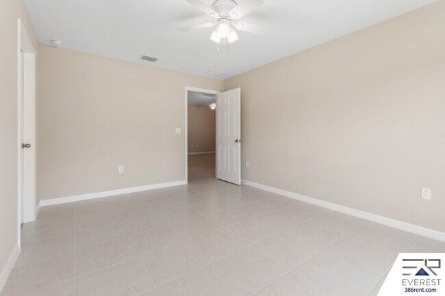 Building Photo - 16 Squanto Pl