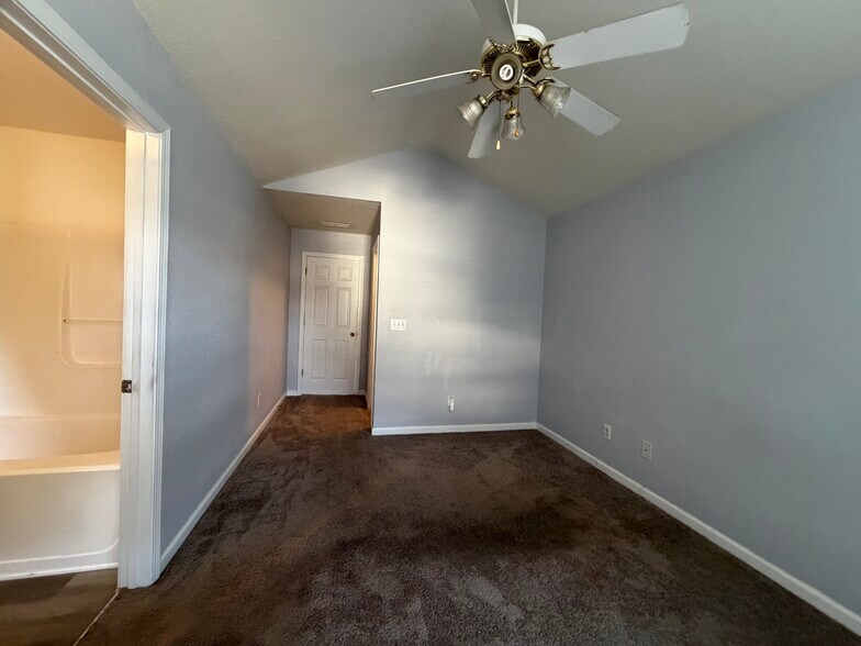 Master Bedroom - 2807 Snapfinger Mnr