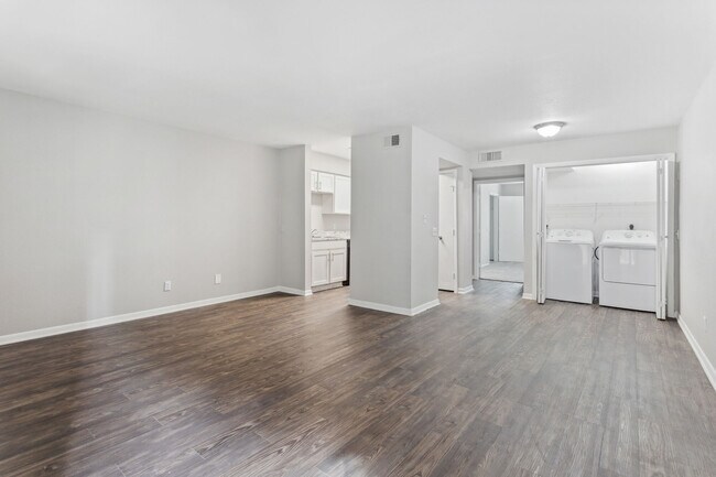 Building Photo - The Life at Parkview