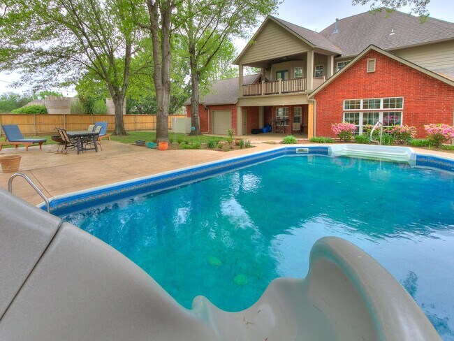 Building Photo - This stunning 4-bedroom, 3.5-bathroom home...