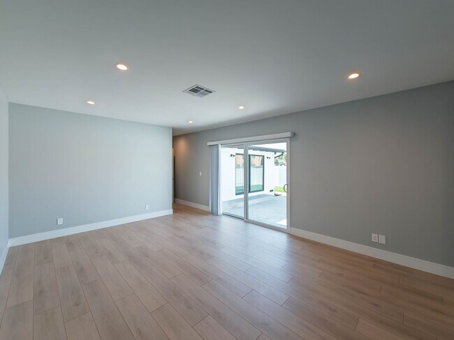 Building Photo - 6454 Gentry Ave