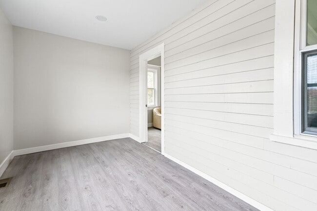 Building Photo - Spacious 3-Bedroom Home with Sunroom & Off-Street Parking in Johnston!