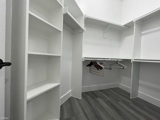 Building Photo - 3 br, 2 bath Duplex - 804 Green Castle Dri...