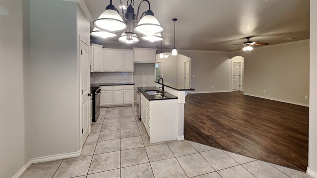 Building Photo - Very Nice 4 Bedroom 2 Bathroom Home in Deer Creek Schools with a Neighborhood Park/Pool