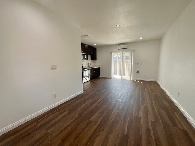 Building Photo - 1057 Circle City Dr