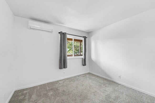 Building Photo - 1453 Neotomas Ave