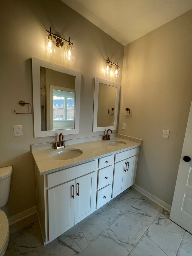 Building Photo - Discover the Charm of Hwy 150 living in Everlee