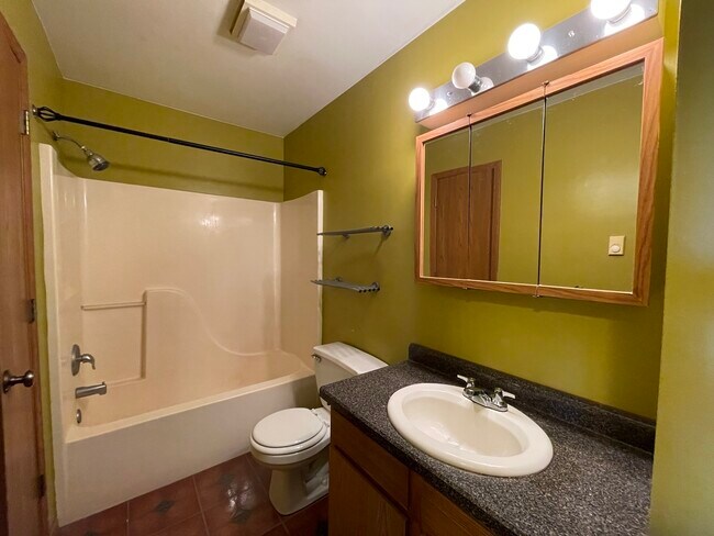Building Photo - 1375 Cunat Ct