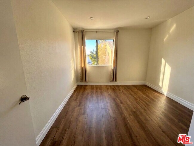 Building Photo - 10051 Topanga Canyon Blvd