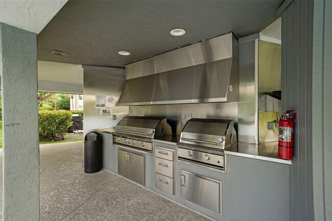 Building Photo - 361 S Hollybrook Dr