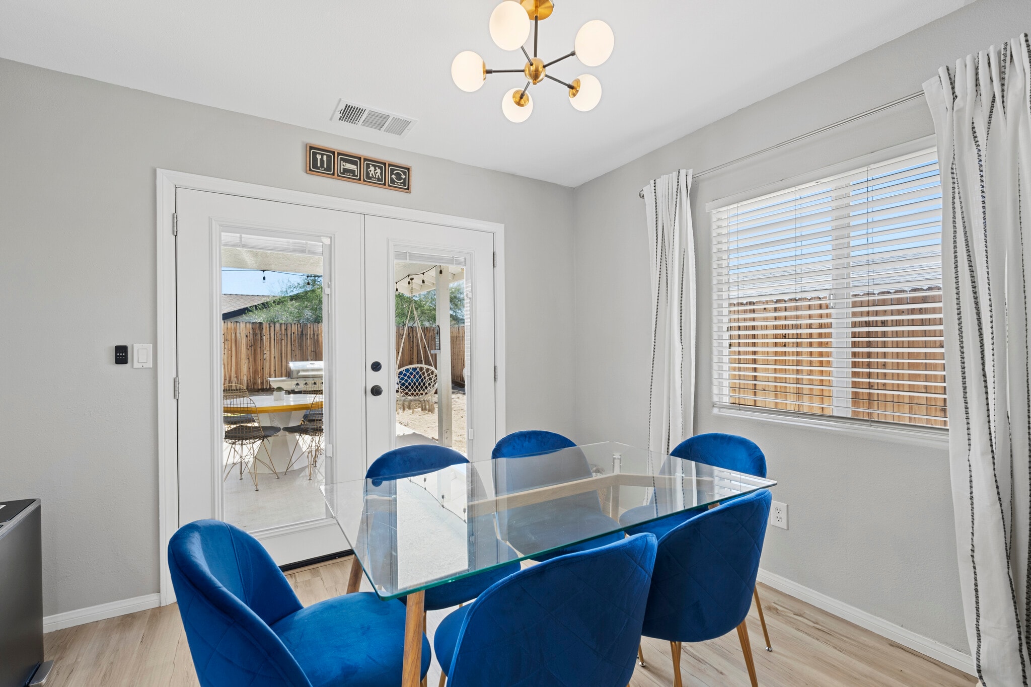 Building Photo - 61894 Valley View Cir