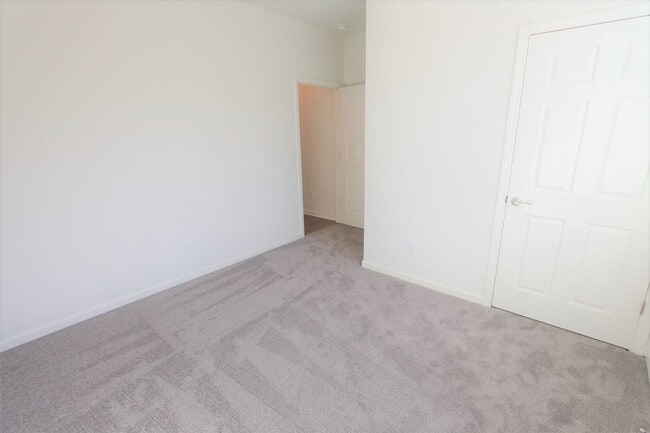 Building Photo - BEAUTIFUL 3BD 2.5 BTH Apartment home RAINTREE - Ballantyne Commons Pkwy - MOVE IN SPECIAL