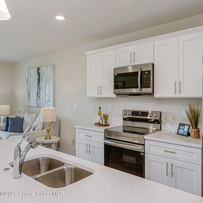 Building Photo - 187 Hidden Woods Pl