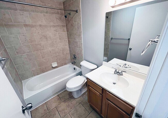 Building Photo - 525 Lowell Ave