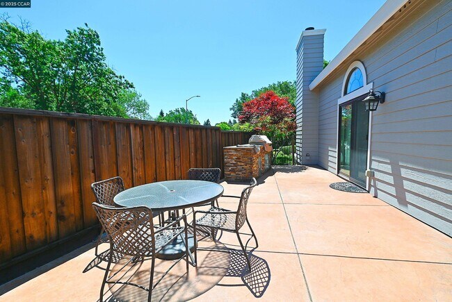 Building Photo - 800 Beaver Creek Ct