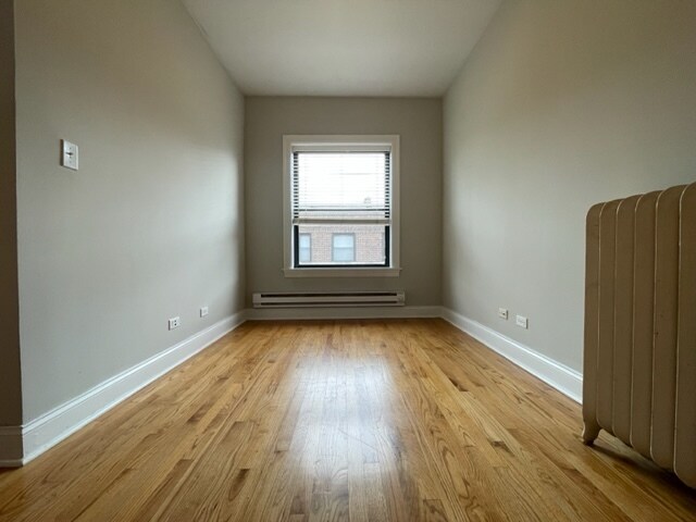 Building Photo - 742 W Addison St