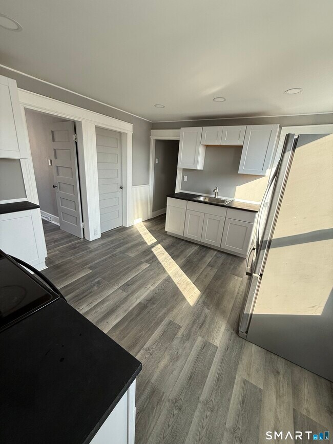 Building Photo - 500 Carroll Ave