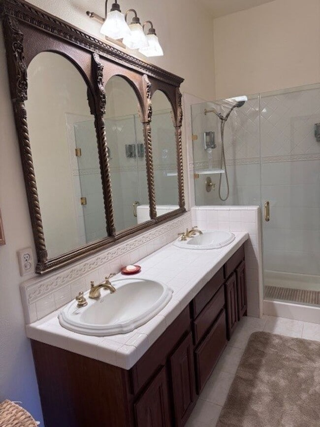 Building Photo - Beautiful Fully Furnished Studio Apartment with Long Range Views