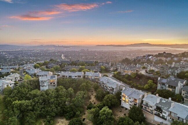 Building Photo - Spacious 4-Story Townhouse with Panoramic ...