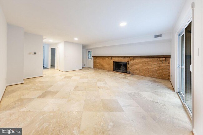 Building Photo - 615 Smallwood Rd