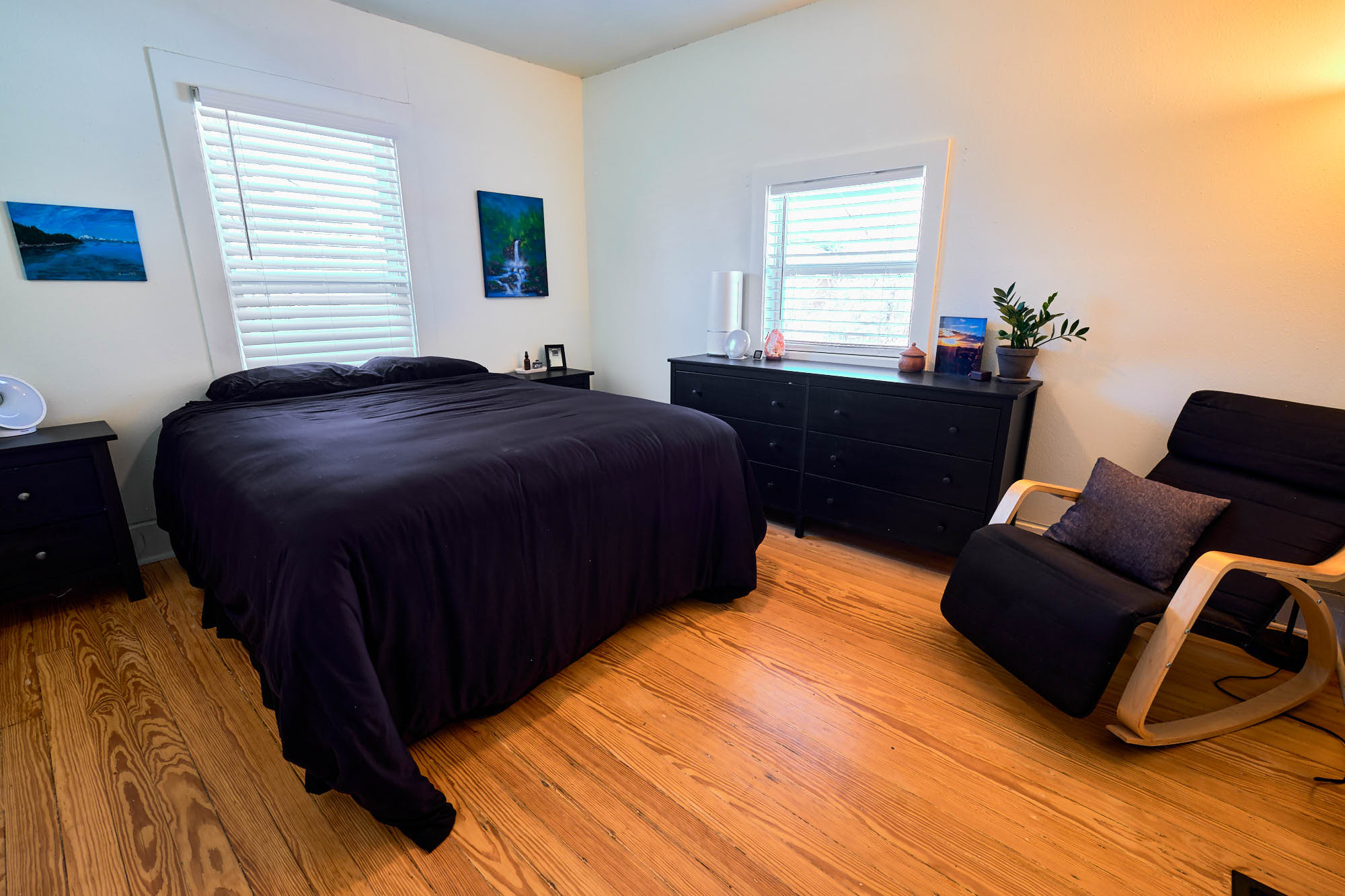 Master Bedroom has room for extra seating! - 818 E Las Animas St