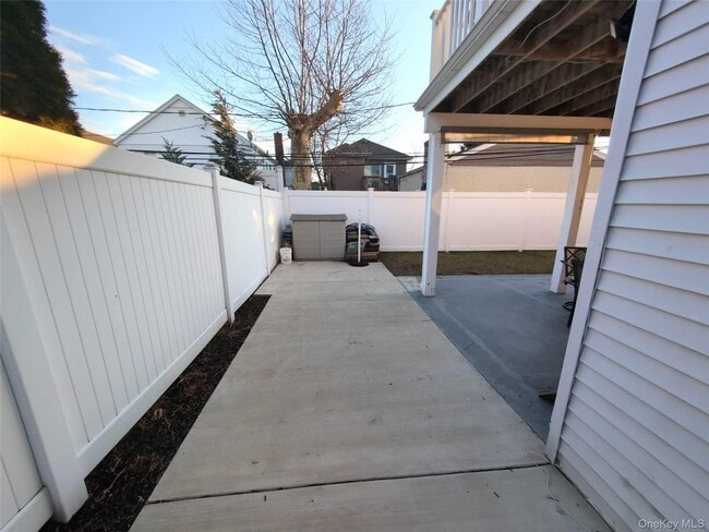 Building Photo - 512 E State St