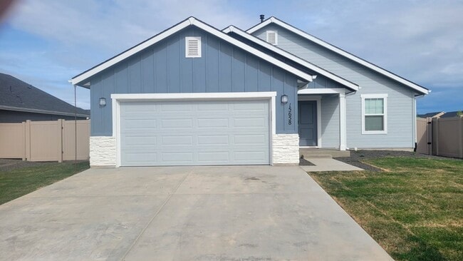 Building Photo - Half Off First Months Rent!- Unfurnished H...