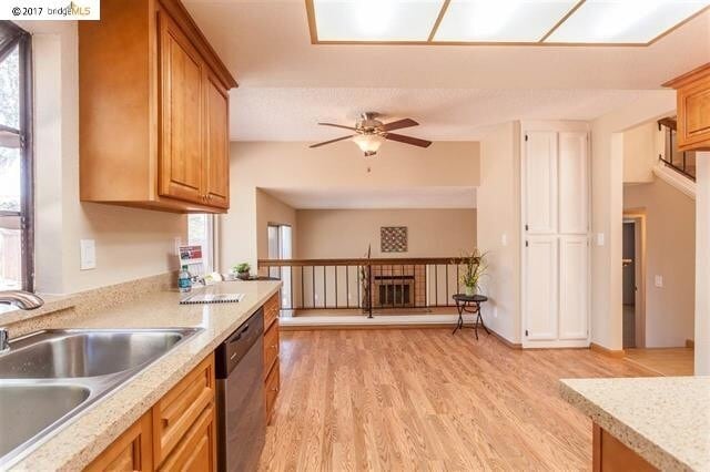 Building Photo - There Is No Place Like Home Like a Big Home