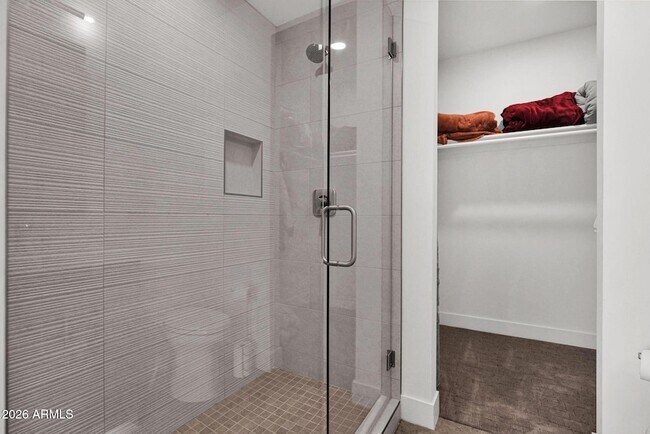 Building Photo - 8430 S 10th Ln