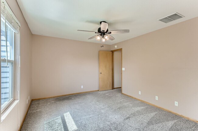 Building Photo - 3 Bedroom 3 Bathroom in Northglenn!