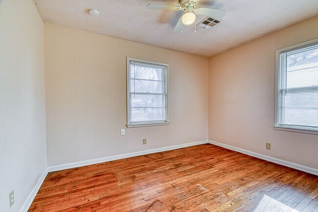 Building Photo - Charming Central Norman Home!