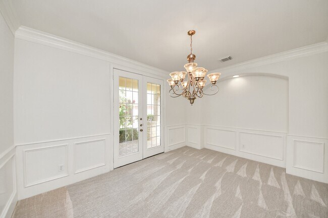 Building Photo - 3811 Parkside Dr