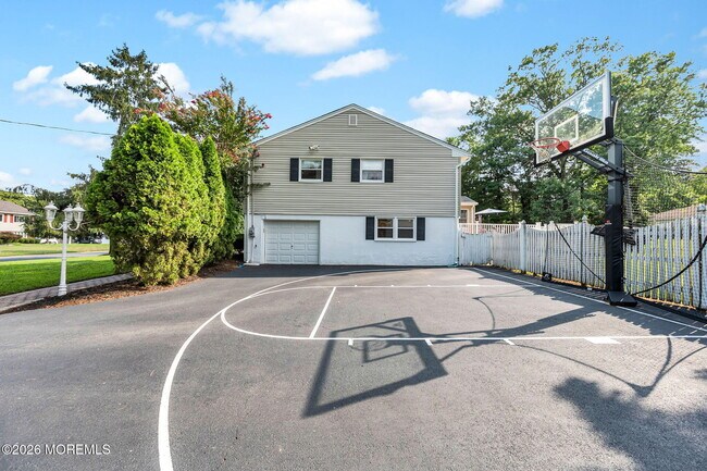 Building Photo - 55 S Lake Dr