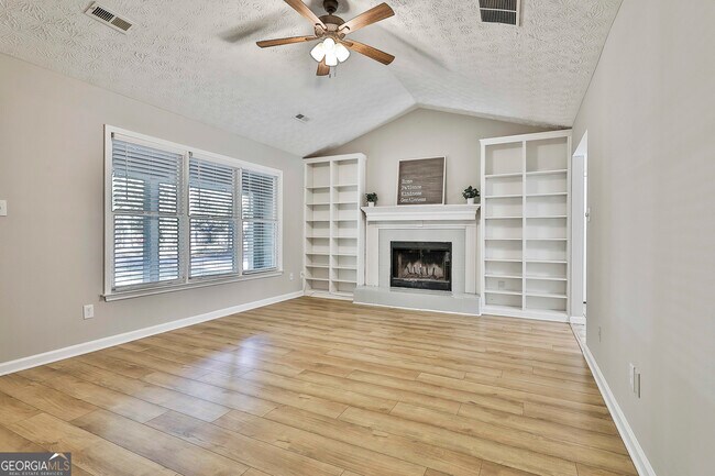 Building Photo - 37 7 Pines Cir