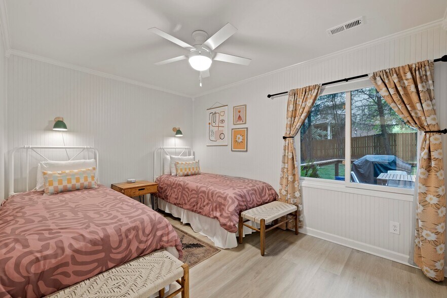 Building Photo - 14 Wildwood Cir