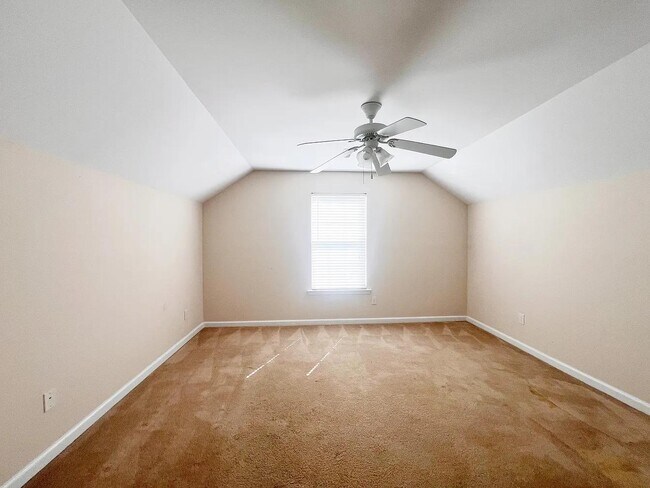 Building Photo - 703 Kingsmoor Dr