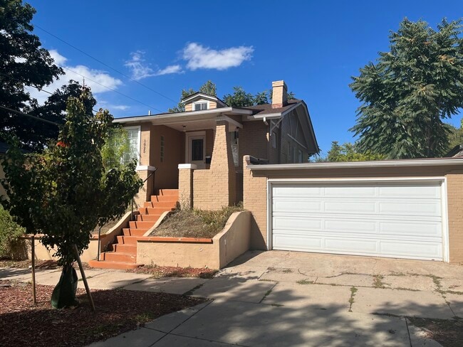 Primary Photo - 1025 E Iowa Ave